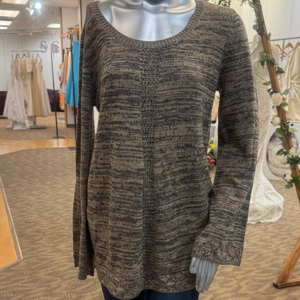 💚 Women's Black and Beige Sweater
